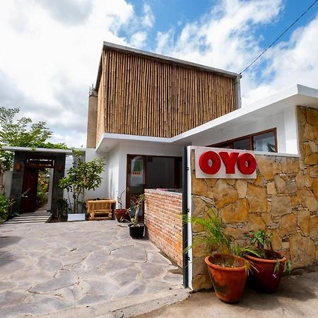 Oyo 1493 Surya Villa Selong Belanak Extérieur photo