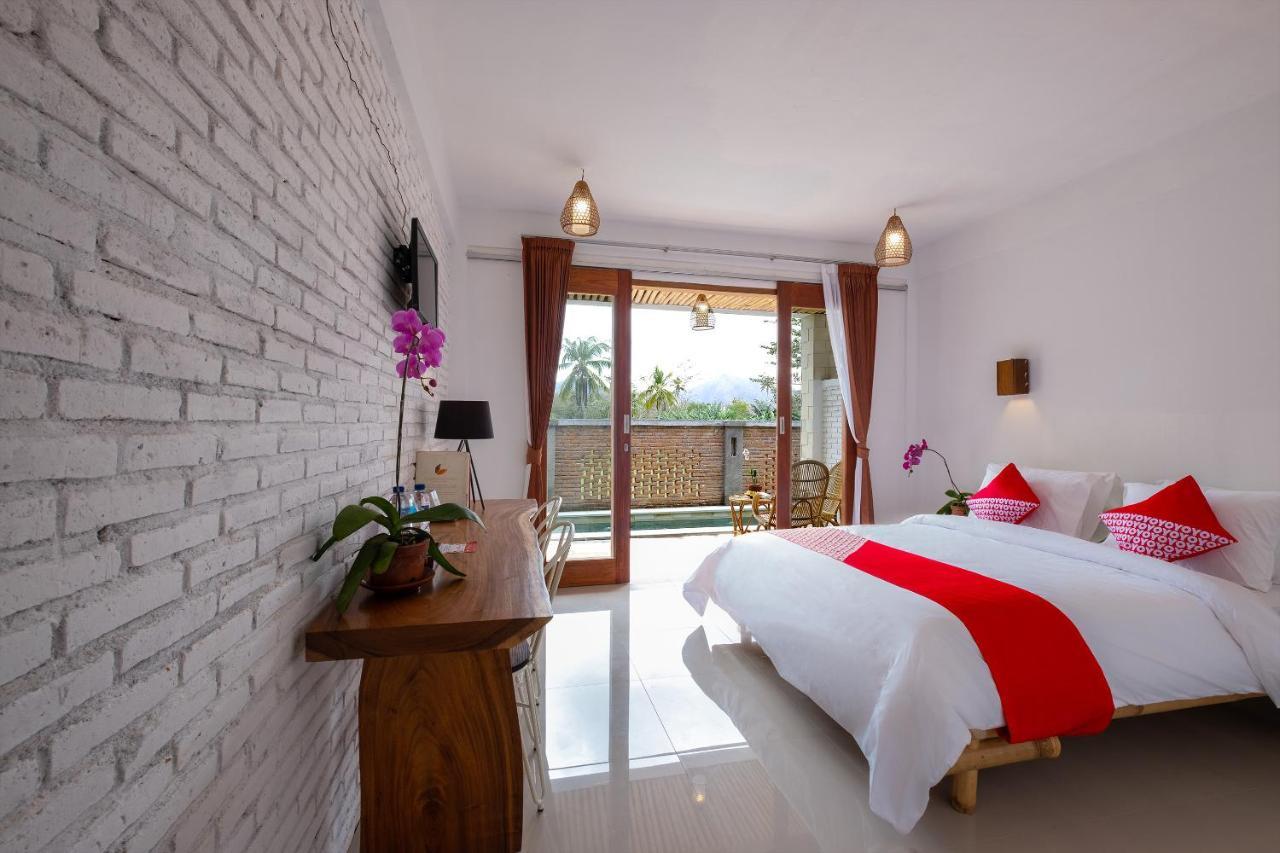 Oyo 1493 Surya Villa Selong Belanak Extérieur photo