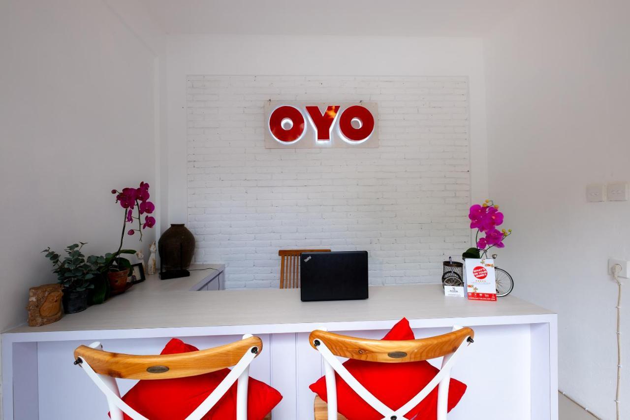 Oyo 1493 Surya Villa Selong Belanak Extérieur photo