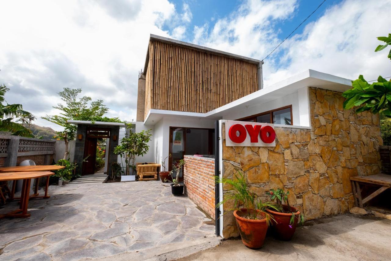Oyo 1493 Surya Villa Selong Belanak Extérieur photo