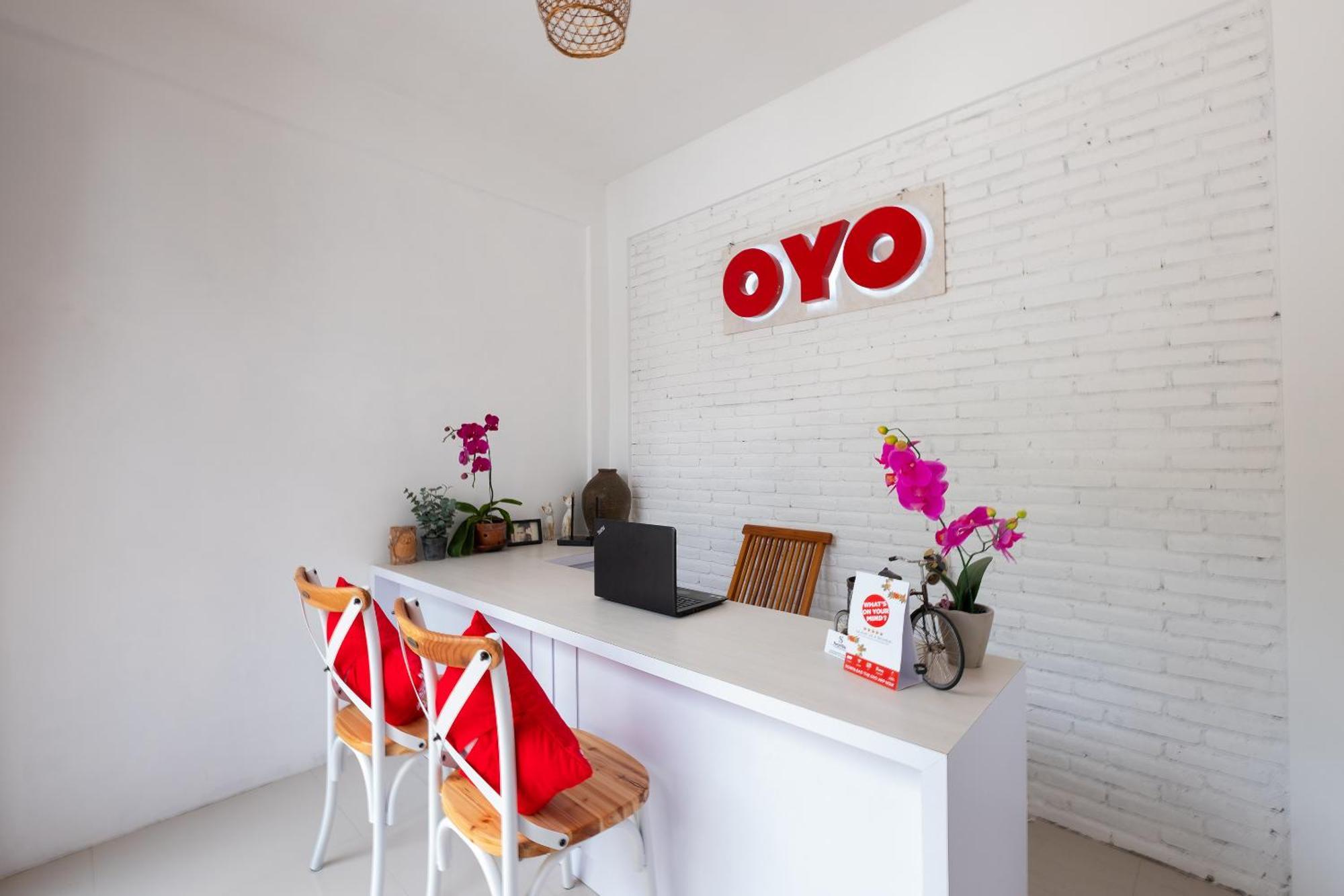 Oyo 1493 Surya Villa Selong Belanak Extérieur photo