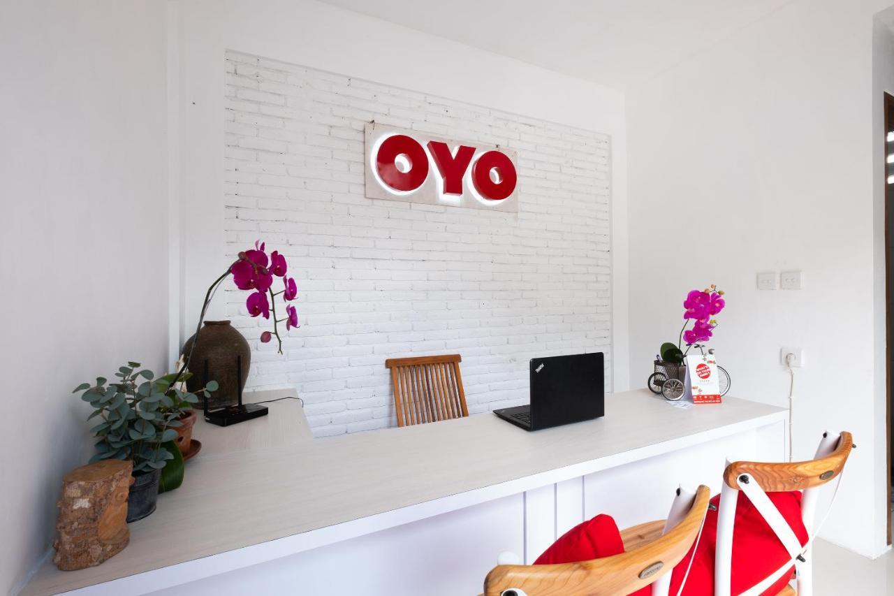 Oyo 1493 Surya Villa Selong Belanak Extérieur photo