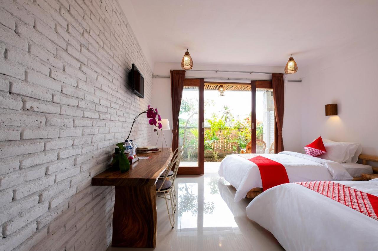 Oyo 1493 Surya Villa Selong Belanak Extérieur photo