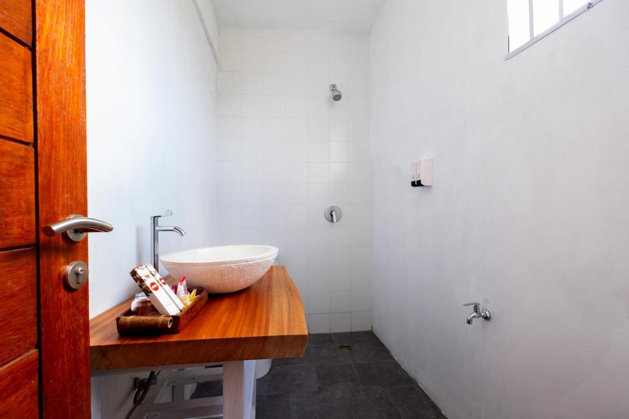Oyo 1493 Surya Villa Selong Belanak Extérieur photo
