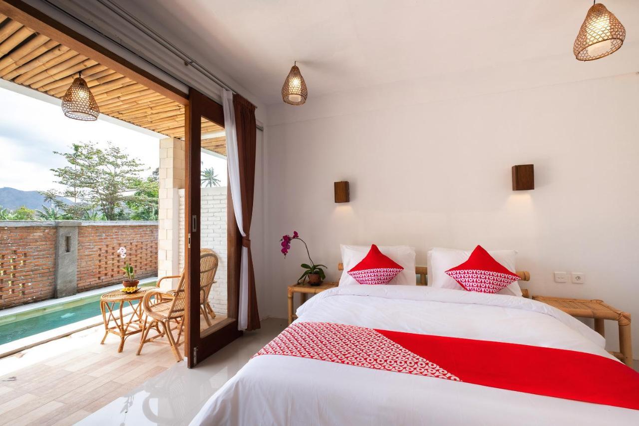 Oyo 1493 Surya Villa Selong Belanak Extérieur photo