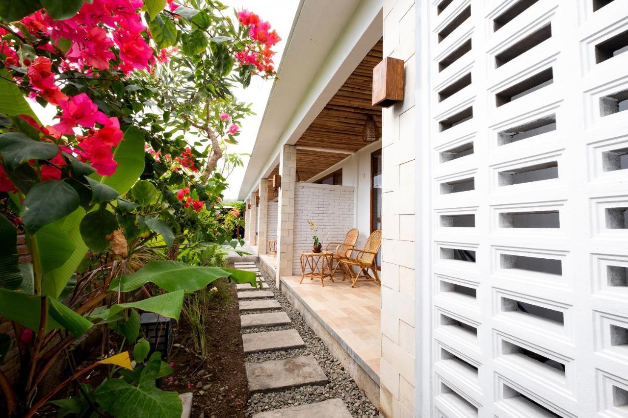 Oyo 1493 Surya Villa Selong Belanak Extérieur photo