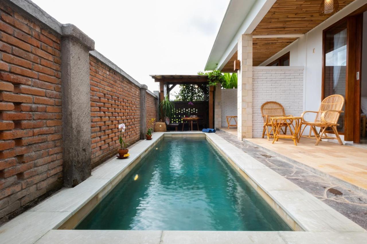 Oyo 1493 Surya Villa Selong Belanak Extérieur photo