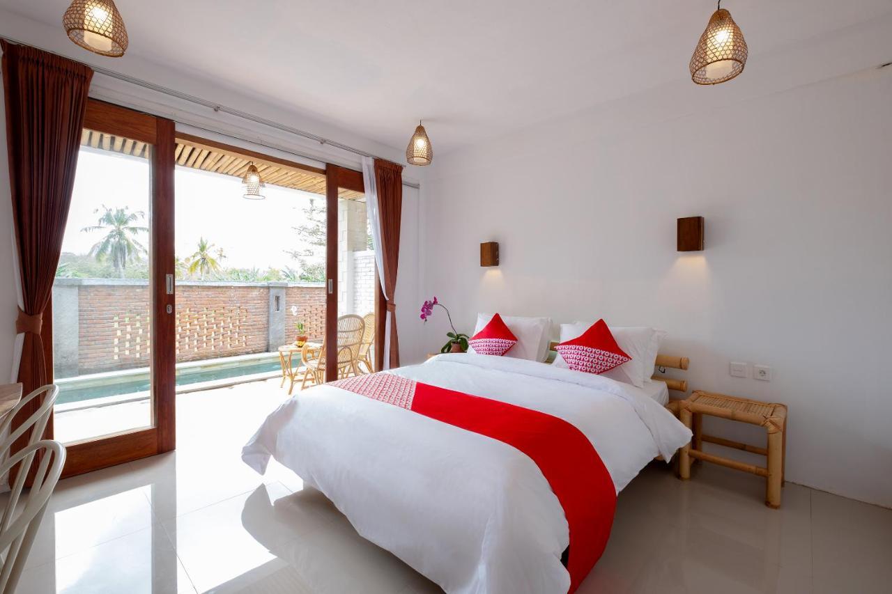 Oyo 1493 Surya Villa Selong Belanak Extérieur photo