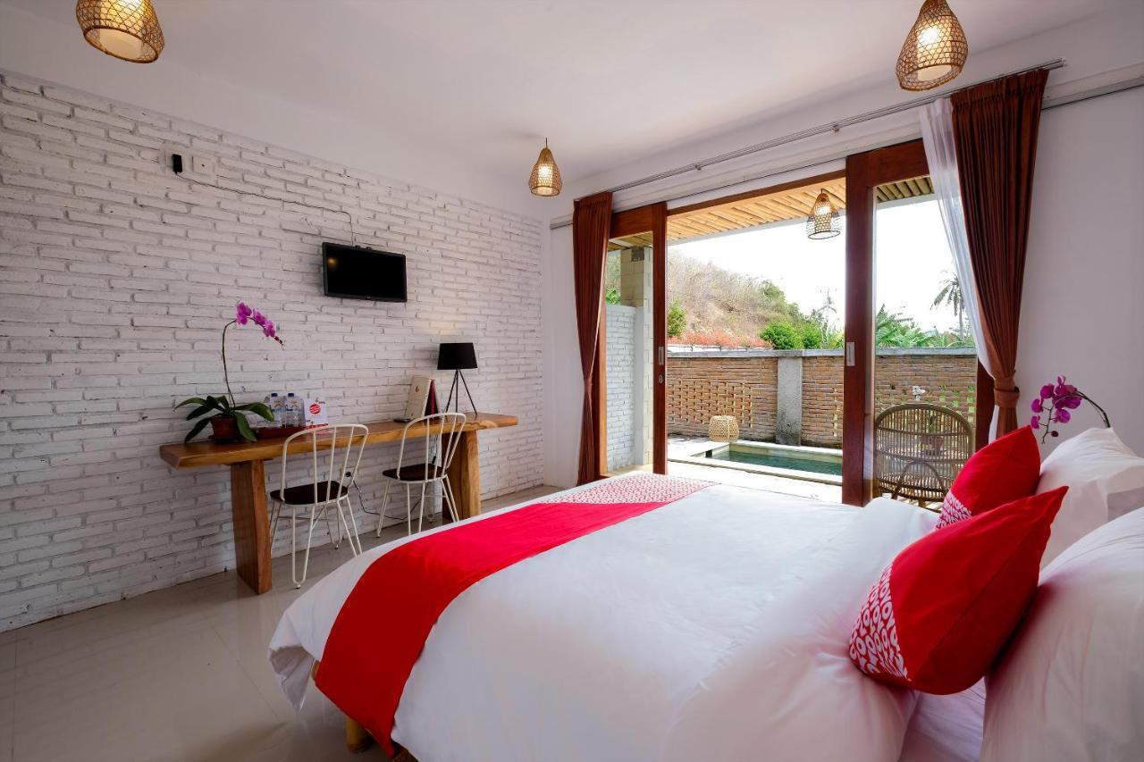 Oyo 1493 Surya Villa Selong Belanak Extérieur photo
