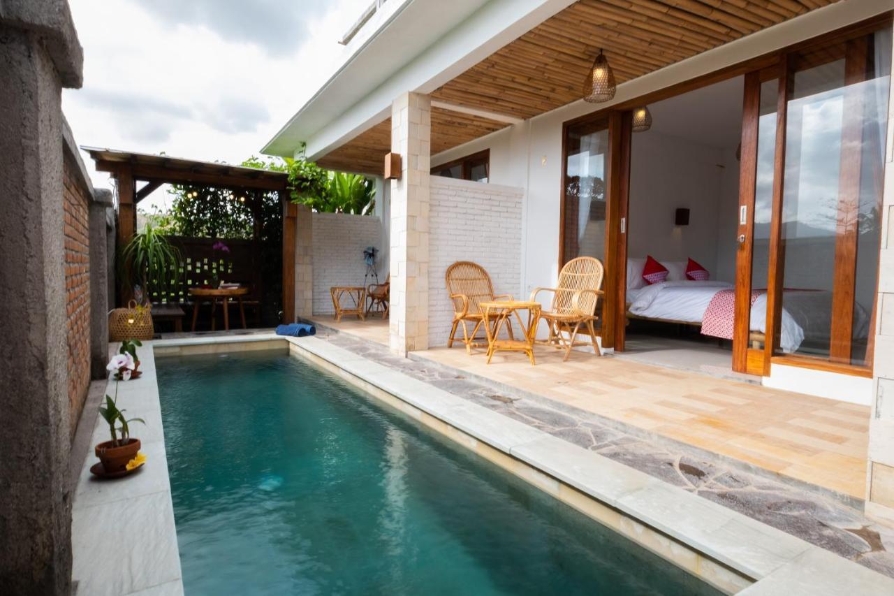 Oyo 1493 Surya Villa Selong Belanak Extérieur photo