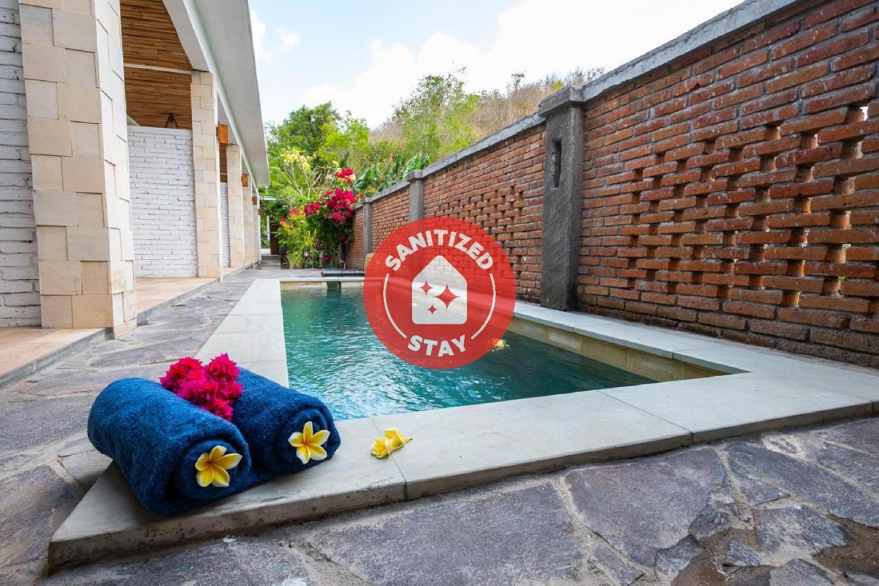 Oyo 1493 Surya Villa Selong Belanak Extérieur photo